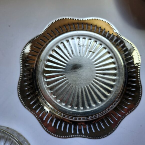 Viking Plate Butter Dish Silver Plate Glass Insert Cutout Pattern Scalloped Edge - Picture 8 of 9